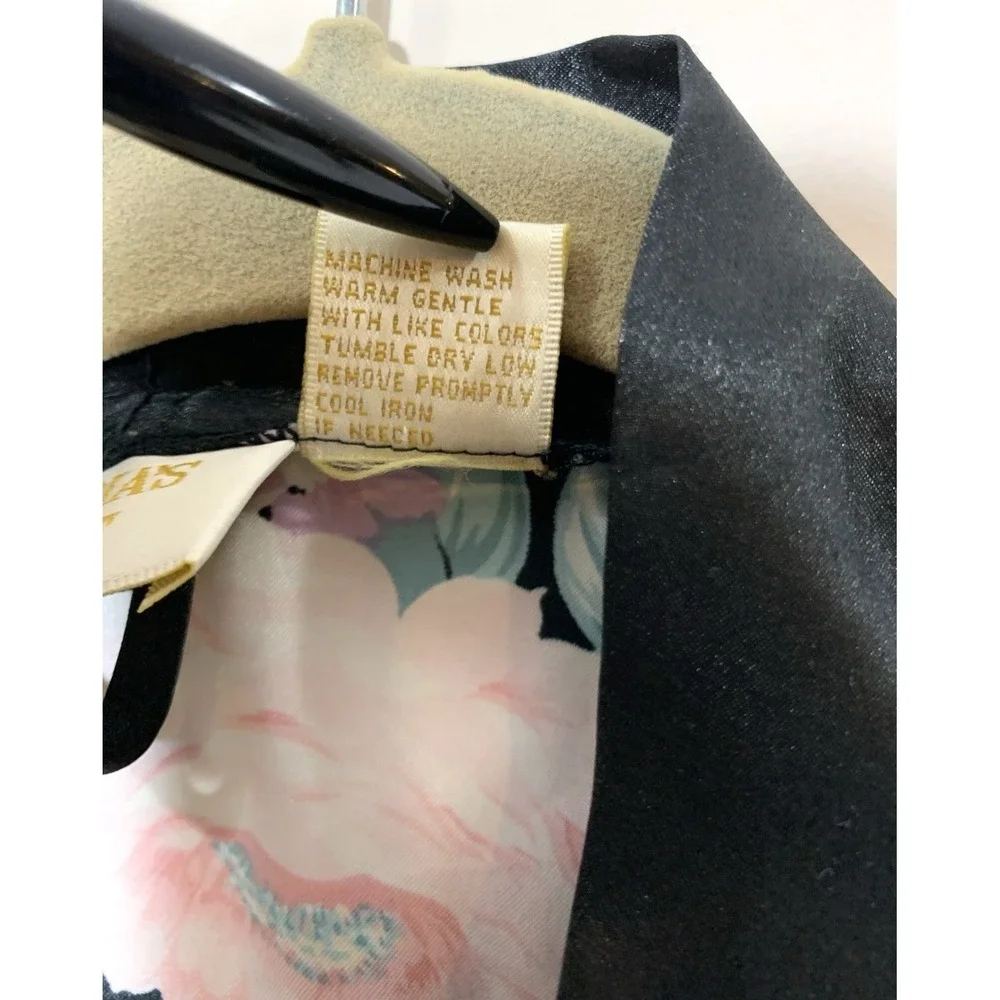 Victoria's Secret Vintage Kimono Robe Womens Medium‎ Black Floral Gold Label